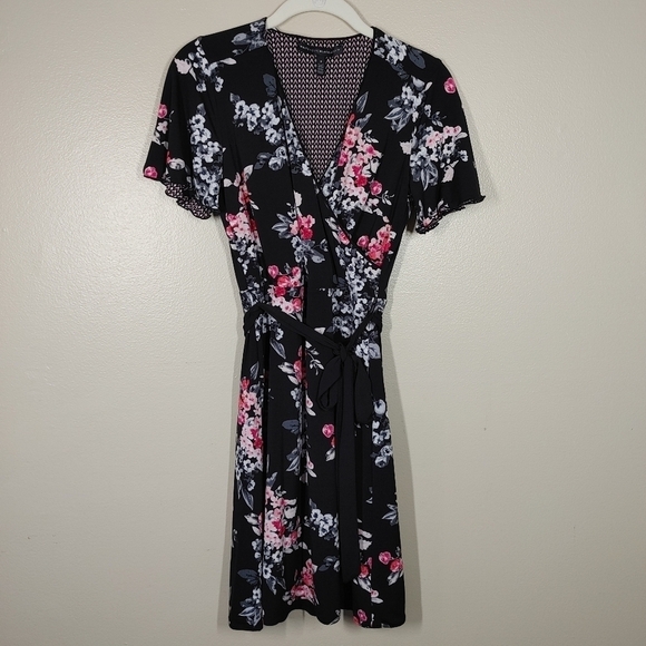 White House Black Market Reversible Floral Print Faux Wrap Dress Size 0 - Picture 2 of 13